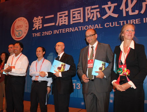 47-ICIS13-press.JPG