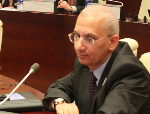25-ICIS13- roundtable- Yusuf.JPG 25-ICIS13- roundtable- Yusuf.JPG